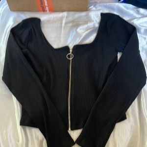 Black long sleeve zip up crop top